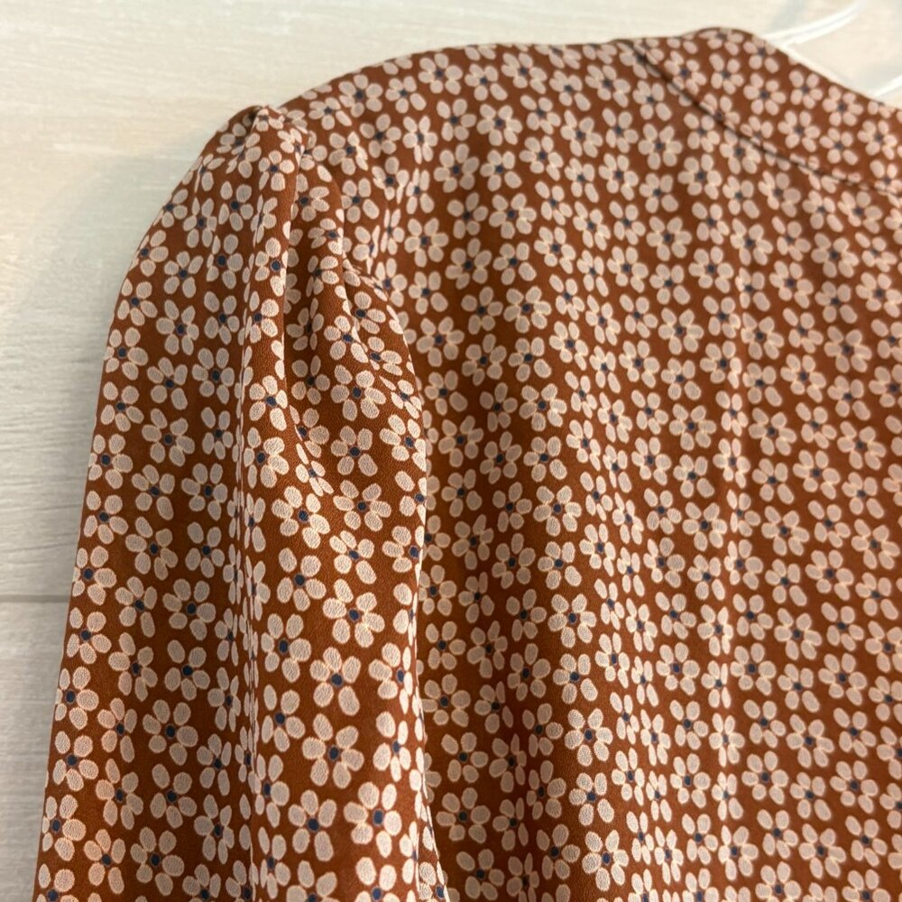 All in Favor blouse with flowers - Picture 4 of 5